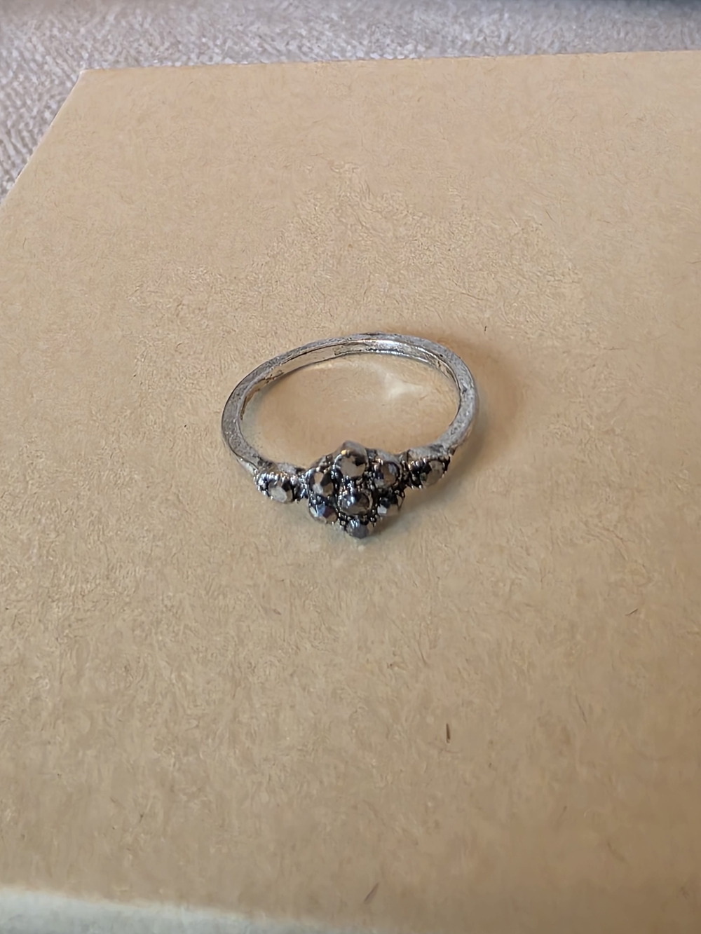 Vintage Style Cluster Ring Silver Tone Dark Crystal Size 5